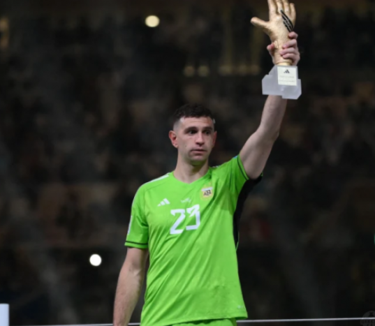 英超赛场:维拉力克曼城,<a href='/news/tag/864.html' style='color: blue;'>马丁内斯</a>豪情抒怀