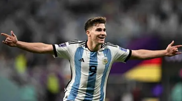 阿尔瓦雷斯转会<a href='/news/tag/259.html' style='color: blue;'>巴黎</a>圣日耳曼传闻分析